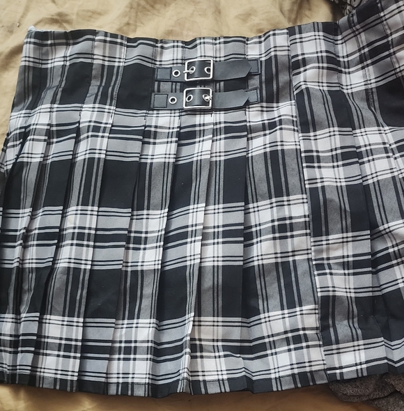 No Boundaries Dresses & Skirts - No Boundaries Black and White Plaid Pleated Mini Skirt with Buckle Straps